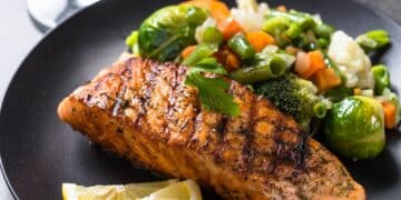 Easy And Delicious Air Fryer Salmon With Slice Lemon And Vegetables